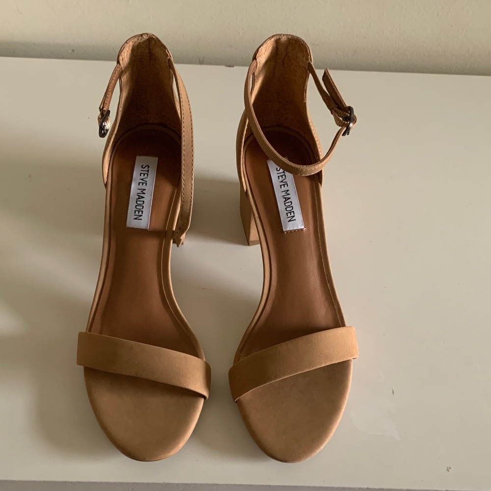 NEW Steve Madden Beige Ankle Strap Heels - Picture 2 of 4